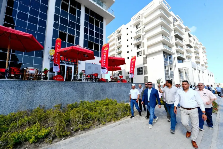 وزير الإسكان يتفقد مشروع إنشاء محطة لتحلية المياه وكومباوند مزارين بمدينة العلمين الجديدة