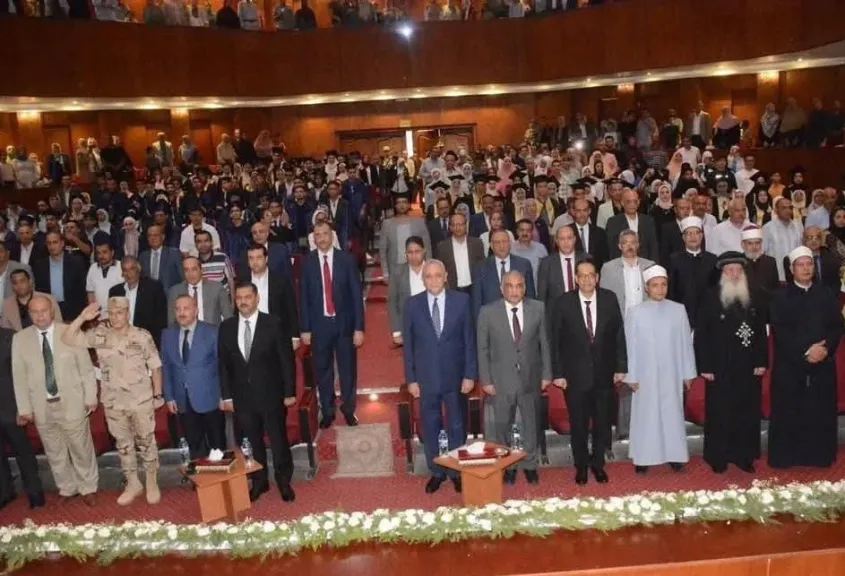 محافظ الغربية ورئيس المنطقة الأزهرية يكرمان أوائل الشهادات والقراءات في احتفالية كبرى بالمركز الثقافي بطنطا