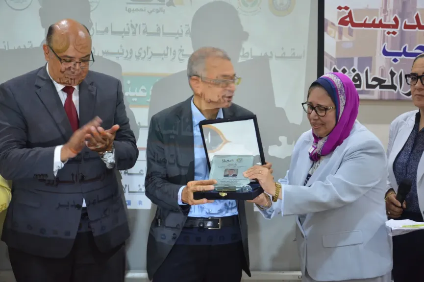 محافظ الدقهلية في المركز التكنولوجي بمدينة السنبلاوين: ”قعدوا الناس في الظل”