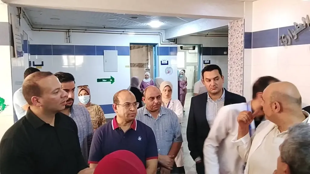 وكيل ”صحة البحيرة” يتفقد الخدمة بمستشفى إدكو المركزي