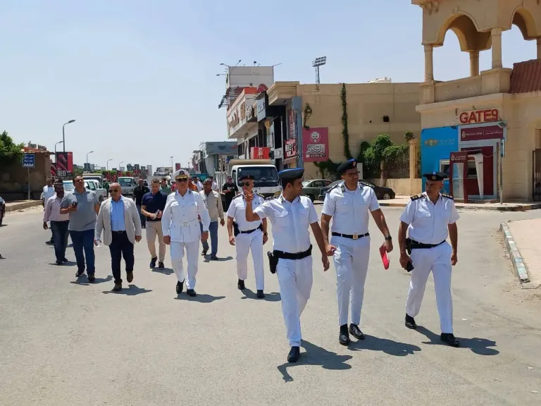 ”العبور بلا مخالفات”.. حملات كبرى تغلق 60 محلاً وتزيل تعديات بالمدينة