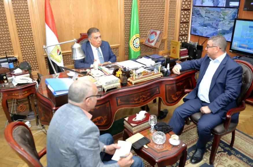 محافظ الدقهلية يستقبل رئيس شركة ايكارو لمعالجة وتدوير المخلفات الصلبة