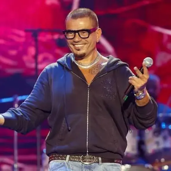 للأسبوع الثاني .. أغنية بابا لعمرو دياب تتصدر قائمة the official mena chart