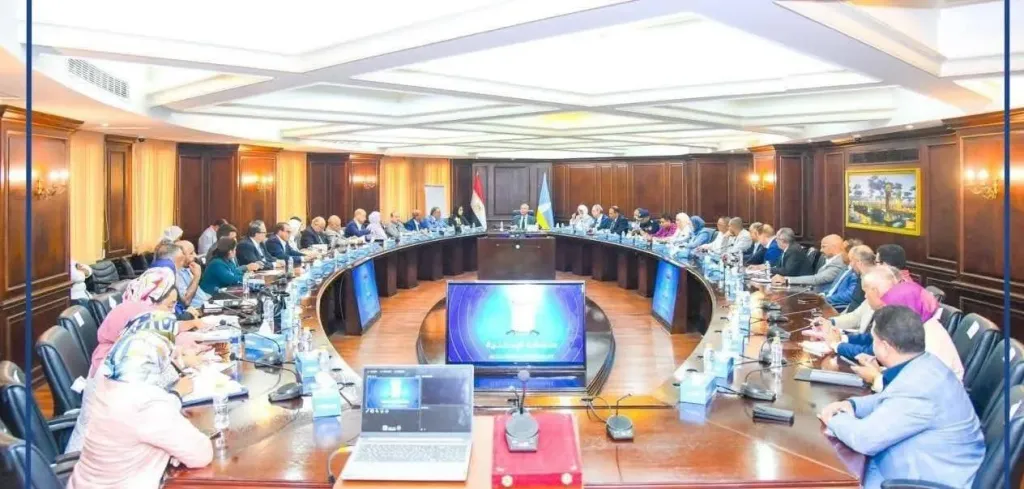 الوكيل يبحث معوقات الصناعة والاستثمار مع محافظ الإسكندرية