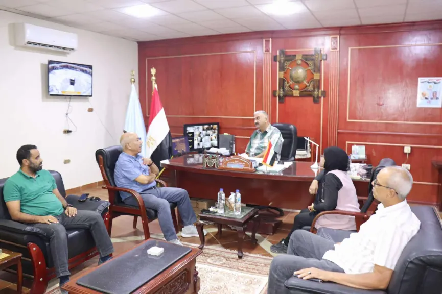 رئيس شركة مياه البحر الأحمر يلتقي رئيس مدينة رأس غارب  لدراسة تحسين خدمات مياه الشرب