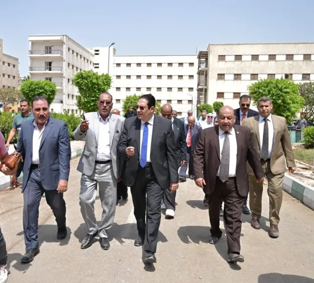 رئيس جامعة القاهرة يتفقد أعمال الصيانة والتطوير لمباني المدينة الجامعية للطلاب ويوجه بتسريع وتيرة العمل والجاهزية لاستقبال العام الجامعي الجديد