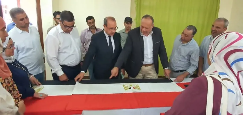 البداية من كفر السنابسة.. تعليم المنوفية تطلق أول وحدة منتجة لتدريب الطالبات على الخياطة وتصنيع علم مصر