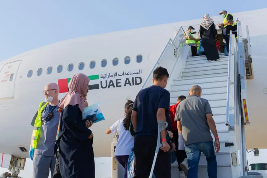 الإمارات تُنفذ إخلاءً طبياً عاجلاً لـ155 من المصابين والمرضى من غزة