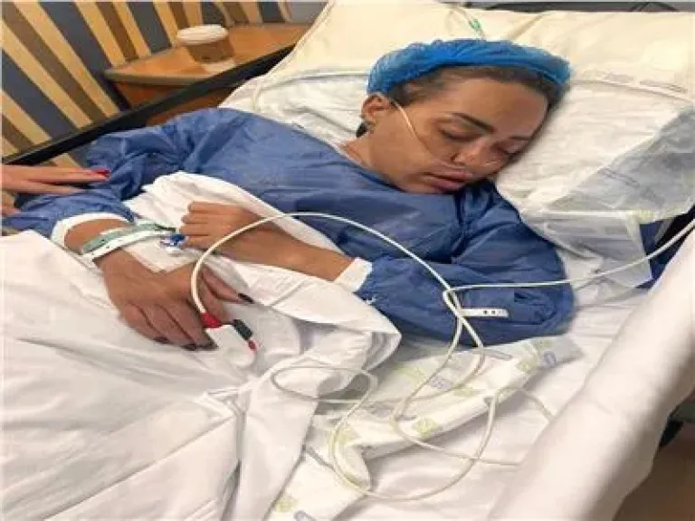 تعرض مذيعة إكسترا نيوز” دارين مصطفى” لأزمة صحية ... وأبنتها تطلب الدعاء لها