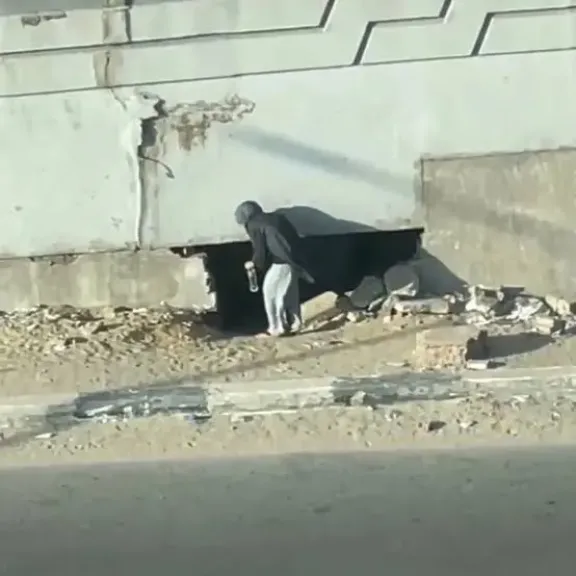 تفاصيل كشف لغز ”الثقب الأسود” بأحد الكباري في مصر.. هل هوه وكرا لخطف الأطفال وافتعال الجرائم.. تفاصيل