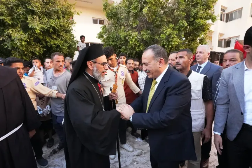 محافظ أسيوط يشارك الأقباط ختام احتفالات صوم السيدة العذراء بدير درنكة وسط ملايين الزوار