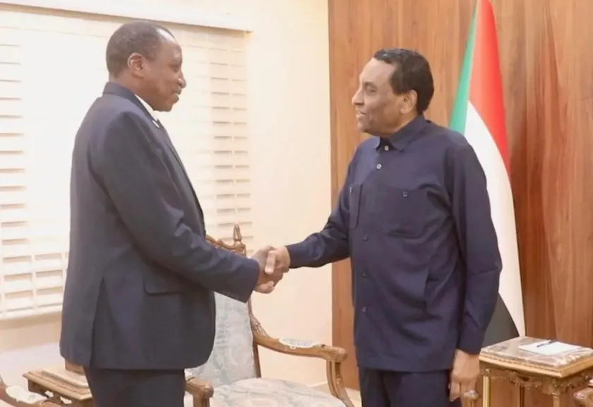رئيس الوزراء السوداني يلتقي المدير العام للمنظمة العربية للتنمية الزراعية لبحث سبل إعادة إعمار القطاع الزراعي
