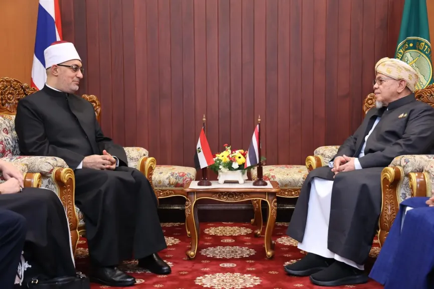 مفتي الجمهورية يلتقي شيخ الإسلام في تايلاند ويجتمع بأعضاء هيئة كبار العلماء على هامش زيارته بانكوك