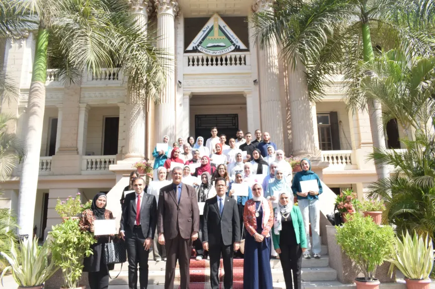 ”شراكة علمية مصرية – صينية”.. رئيس جامعة بنها يسلم شهادات أول مدرسة صيفية للقطاع الطبي