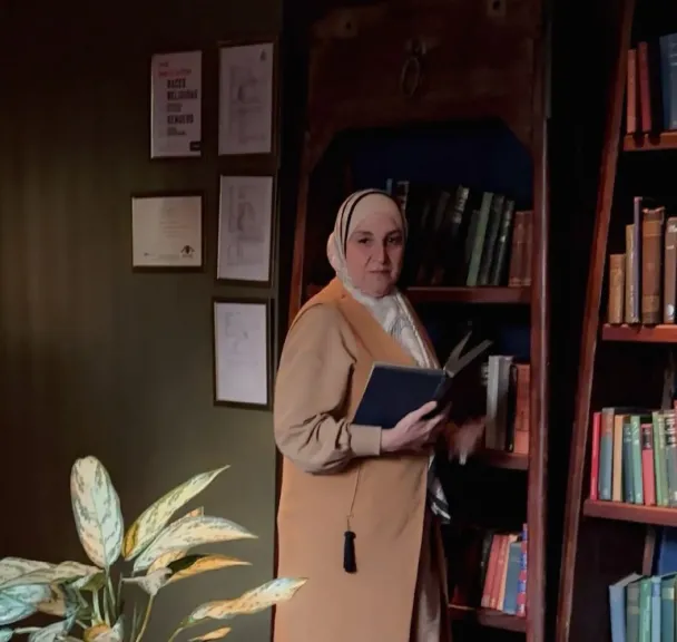 خبير القانون الدولي السوري رانيا مروان تحدد للنهار موقع المرأة السورية بين رؤيتها ورؤية الدكتورة هبه قبوات من المعاناة الي صناعة القرار