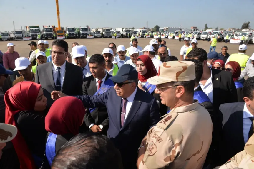 محافظ الدقهلية وقائد قوات الدفاع الشعبي والعسكري يتفقدان اصطفاف معدات مواجهة الأزمات والكوارث