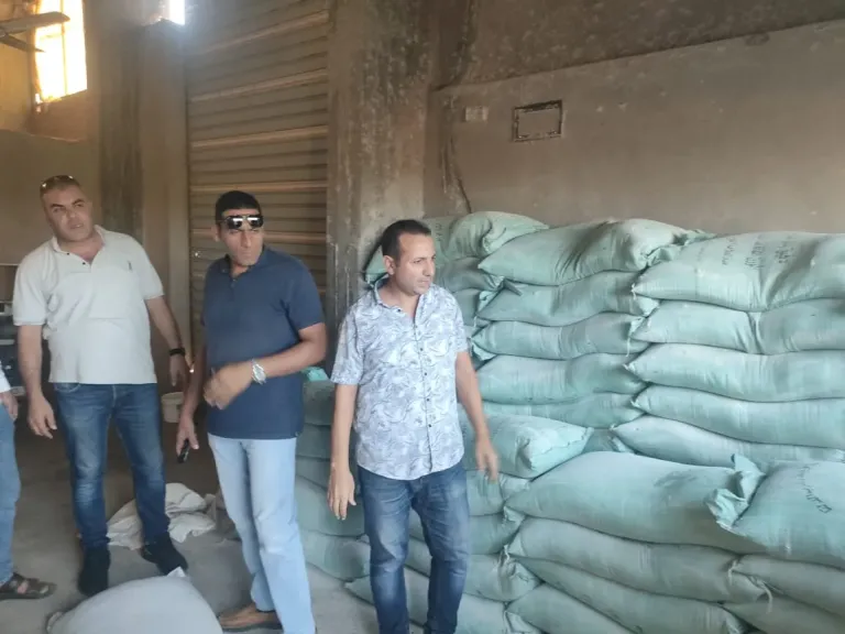 ضبط 30 شيكارة دقيق بلدي مدعم قبل بيعه في السوق السوداء بدسوق