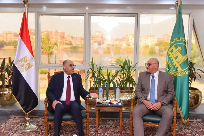 ”وزير العمل” يبحث مع محافظ القليوبية تفعيل سبل التعاون في الملفات المشتركة