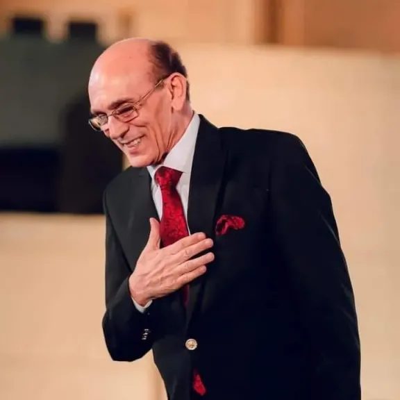شقيق محمد صبحي يوجه رساله خاصة له بعد حريق بيته ومسرحه