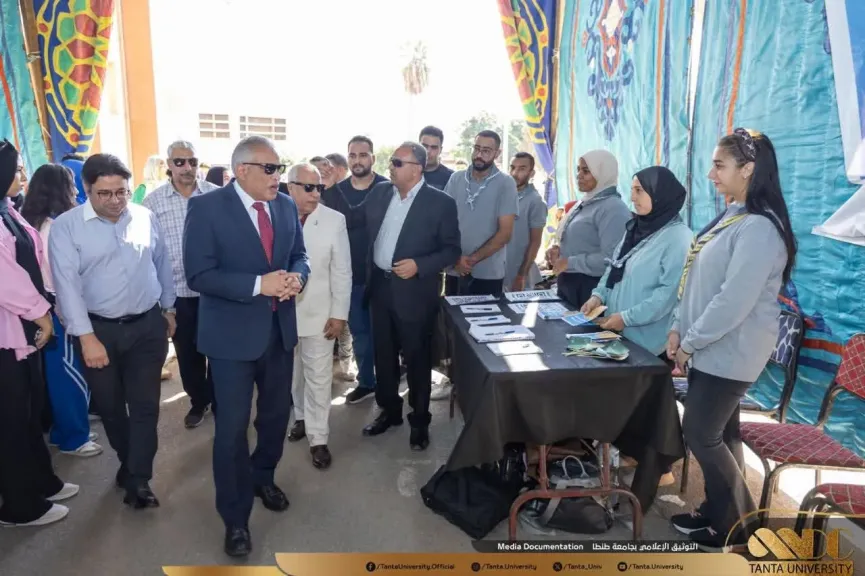 رئيس جامعة طنطا يتفقد أعمال الكشف الطبي على الطلاب الجدد.. ويؤكد: الالتزام بالمواعيد يمنع التكدس