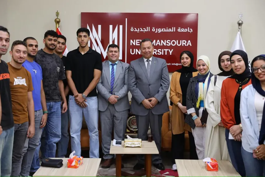 رئيس جامعة المنصورة الجديدة يلتقي الوفد المشارك في ملتقى الأنشطة الطلابية الثاني بجامعة الجلالة