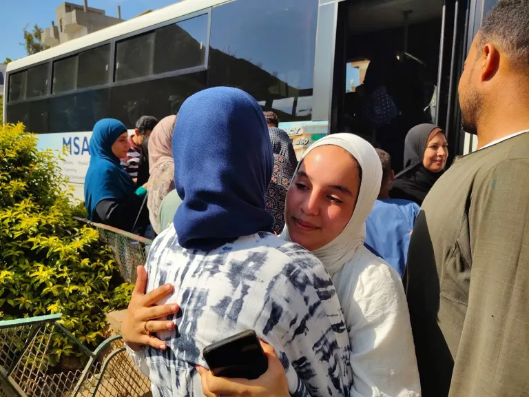 أسر ضحايا طريق الإقليمي من كفر السنابسة يسافرون لأداء العمرة بتبرع سيدة مجهولة