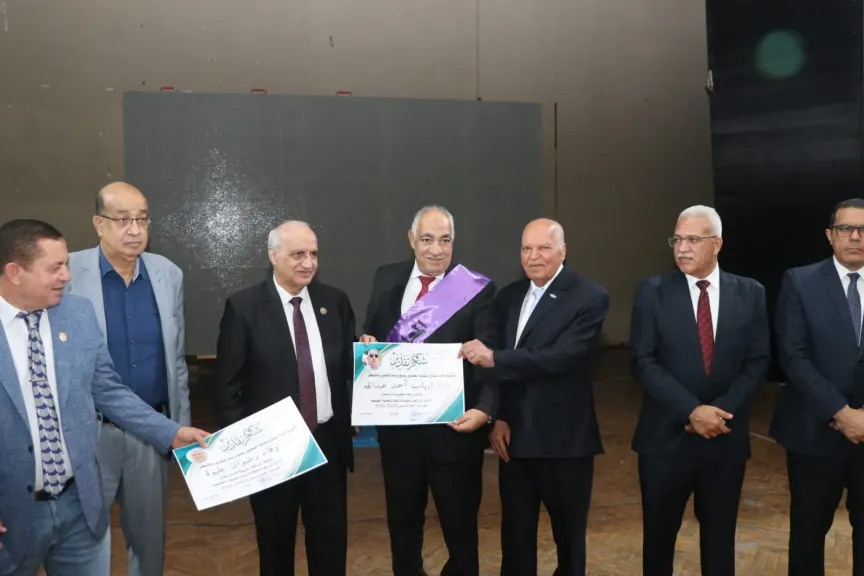 نقيب المعلمين ورئيس لجنة التعليم بالبرلمان يكرمان المعلمين المتميزين بالإسماعيلية