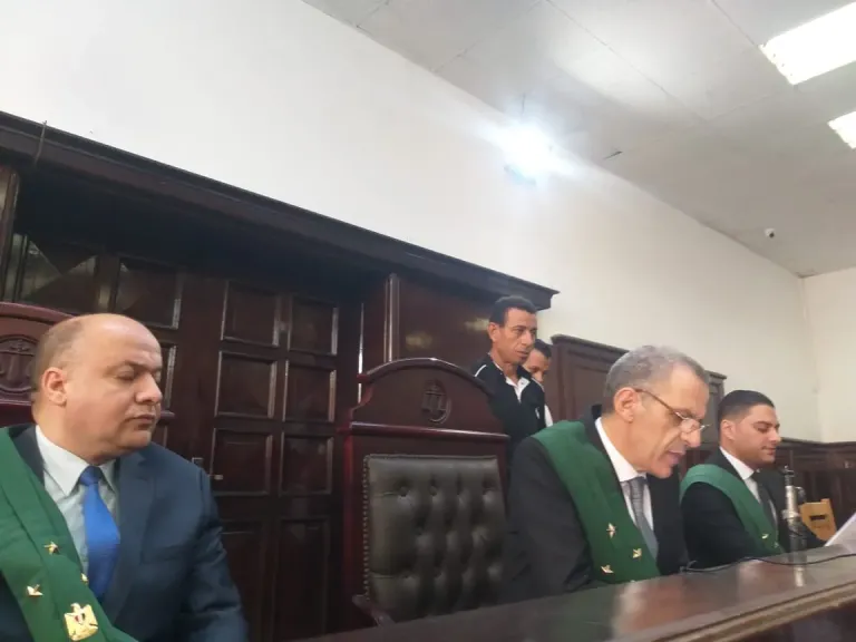 جنايات المنصورة تقضي بالإعدام شنقًا للمتهم بإنهاء حياة شاب بمساعدة خطيبته
