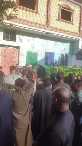 بعد 5 سنوات غربة راجع في كفن.. أهالي قنا يشيعون جثمان شاب تُوفي صعقًا بالكهرباء خلال عمله بالسعودية