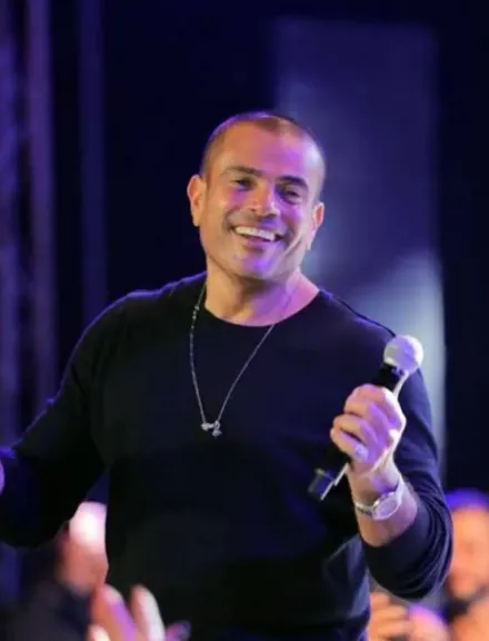 عمرو دياب يتصدر قوائم الاستماع ويحطم أرقامًا قياسية جديدة.. تفاصيل