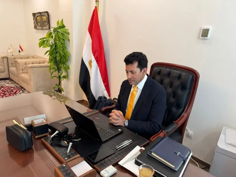 وزير الشباب والرياضة يتابع استعدادات إطلاق مبادرة ”الكيانات في الشارع” عبر الفيديو كونفرانس