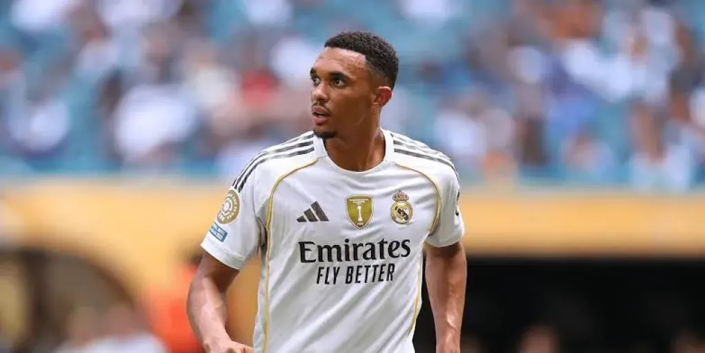 مانشستر سيتي يراقب موقف أرنولد مع ريال مدريد بعد تراجع فرصه