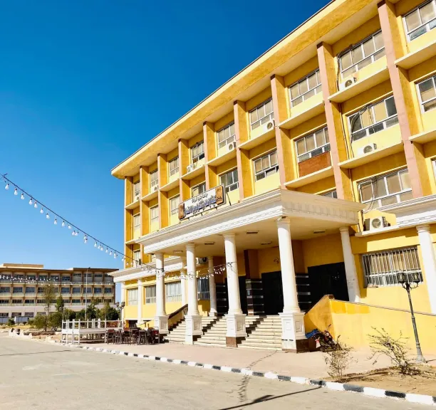 الأحد المقبل.. الكشف الطبي واستلام ملفات الطلاب الجدد بكلية الإعلام بجامعة جنوب الوادي