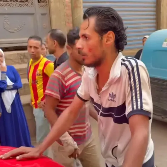الأمن يتحرك بعد فيديو صادم.. سائق توك توك يعتدي على مواطن بقليوب ويهدده بإشعال النار