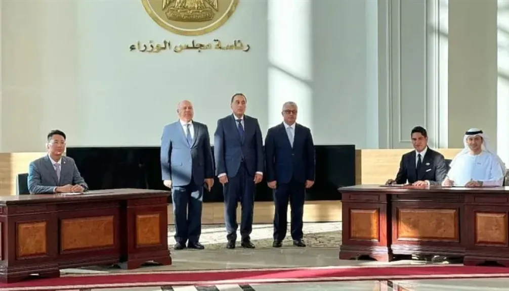 توقيع عقد انشاء مجمع صناعي متكامل