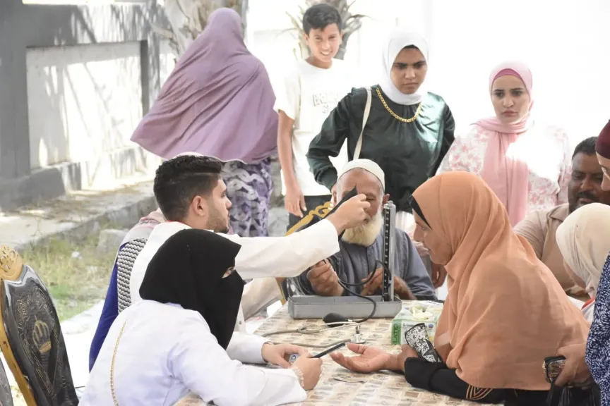جامعة عين شمس تُطلق قافلة طبية وتوعوية شاملة لخدمة أهالي حوش عيسى بالبحيرة