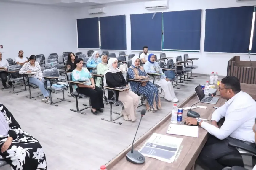 وكيل وزارة الصحة  بالبحر الأحمر يترأس برنامجًا تدريبيًا لإدارة المتابعة