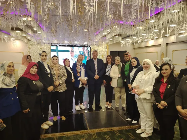 تكريم مدير إدارة التدريب بالسكة الحديد ضمن أفضل 100شخصية نسائية متميزة فى العمل العام