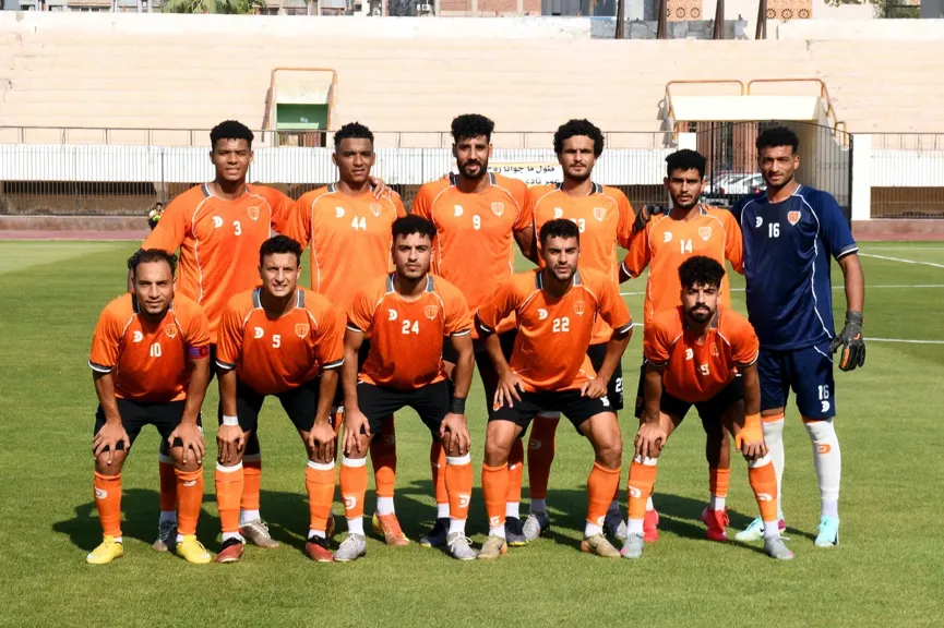 محافظ الدقهلية يشهد مباراة فريق المنصورة من داخل الملعب ويؤكد على دعمه الكامل للفريق