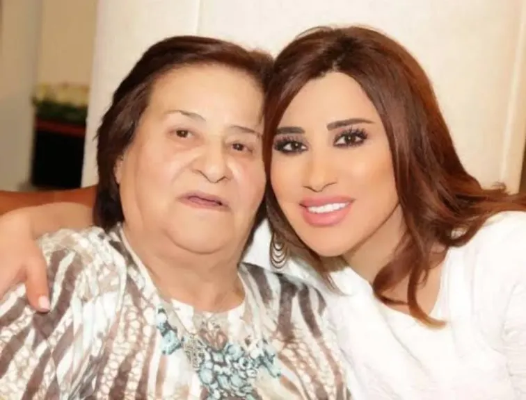نجوي كرم: أمي عندها 95 سنة وحطيتلها كاميرات في البيت عشان أطمن عليها من فوبيا الخوف