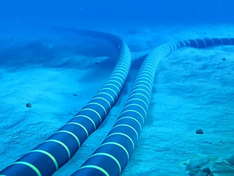 خطة لتوسيع شبكات الكابلات البحرية وتعزيز مكانة مصر كمركز إقليمي للبيانات