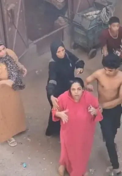 ميهمنيش الحكومة.. الأجهزة الأمنية تلقي القبض على سيدة المرج وجيرانها