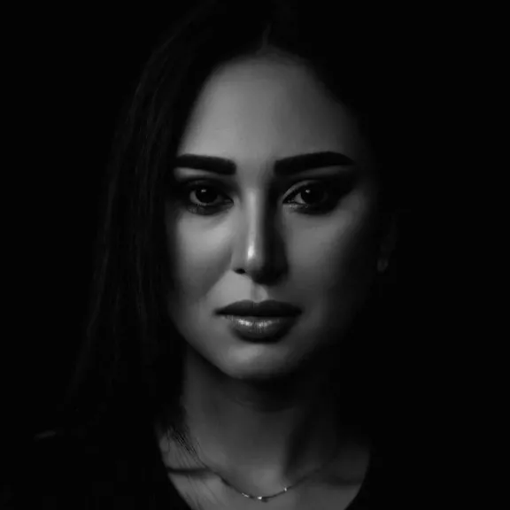 أبيض في أسود .. رحاب الجمل تتألق في جلسة تصوير جديدة