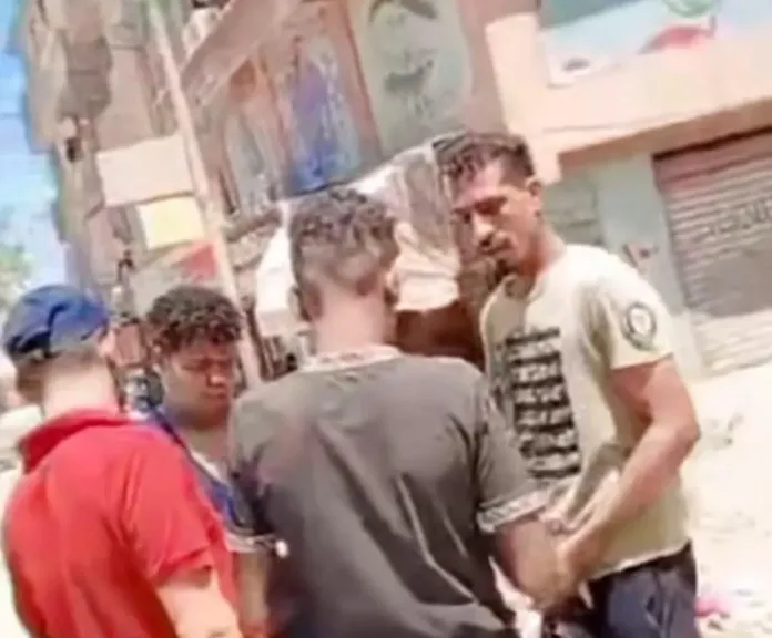 فيديو فاضح على السوشيال.. يطيح بعاطلين روجا للمخدرات في شبرا الخيمة