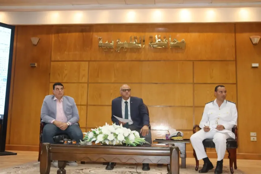 محافظ القليوبية يوجه بتكثيف العمل لإنهاء ملف تقنين الأراضي.. وتسهيلات للجادين