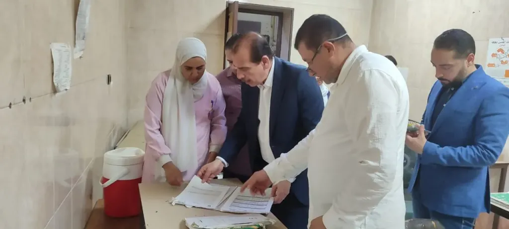 نائب وزير الصحة يوجه بإحالة إدارة مستشفى أم المصريين للتحقيق بعد جولة مفاجئة تكشف قصورًا في الخدمات والنظافة