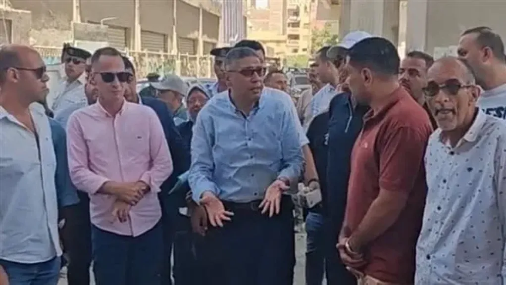 محافظ الجيزة يعنف نائب رئيس حي بولاق الدكرور: المفروض تبقى الحارة ماشية في الشارع