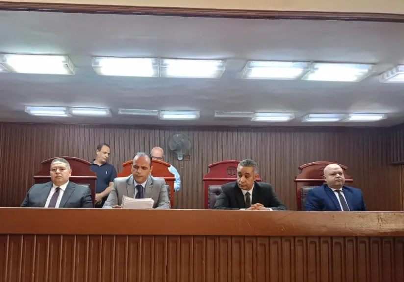مطواة وخطة شيطانية.. المشدد 15 عامًا لعاطل شرع في قتل سيدة بقليوب