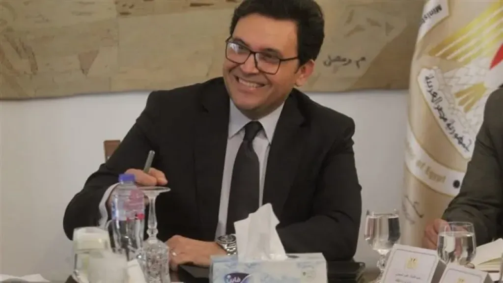 وزير الثقافة يعقد الاجتماع الدوري مع قيادات الوزارة لمتابعة خطط العمل المستقبل (صور)