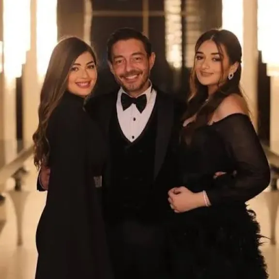 أحمد زاهر وملك وليلي